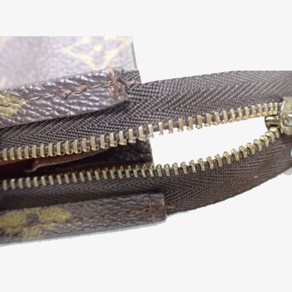 Louis Vuitton Monogram Pouch 26 cm - Picture 6 of 8